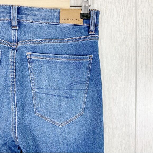 American Eagle | Medium Wash Distressed Highest Rise Jegging Size 4 - Picture 4 of 9